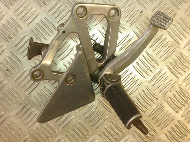 KAWASAKI ZXR400H R/H FRONT FOOTREST, HANGER, REAR BRAKE LEVER