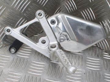 LEFT HANGER, PEG & HEEL PLATE