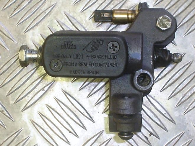 MASTER CYLINDER, FRONT BRAKE