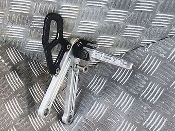 PEUGEOT XR6 SPORT 50 LEFT FOOTREST & HANGER