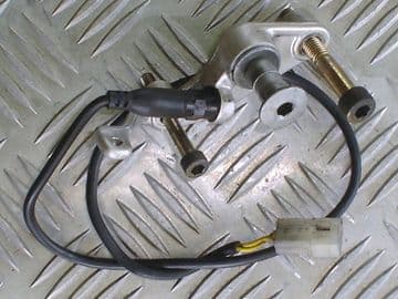 R/BRAKE LEVER MOUNTING BRACKET