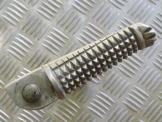REAR, RIGHT PEG
