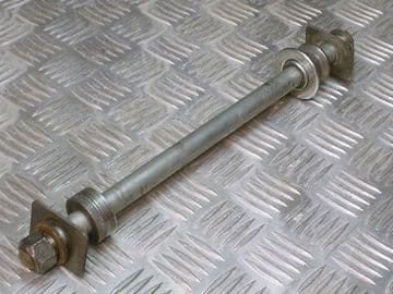 WHEEL SPINDLE, REAR