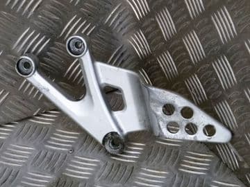 YAMAHA YZF R125 FRONT LEFT FOOTREST HANGAR