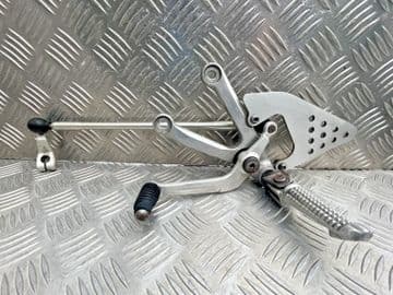 YAMAHA YZF-R6, 98-02, 5EB, FRONT LEFT FOOTREST & HANGER