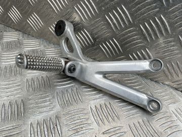 YAMAHA YZF-R6, 98-02, 5EB, REAR RIGHT FOOTREST & HANGER