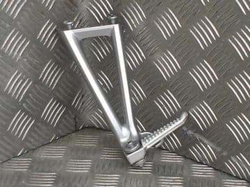 YAMAHA YZF R6 REAR FOOTREST & HANGER, LH