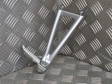 YAMAHA YZF R6 REAR FOOTREST & HANGER, RH