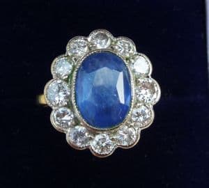 Fabulous 18ct & 18k white gold Tanzanite and Diamond cluster art deco design vintage antique ring