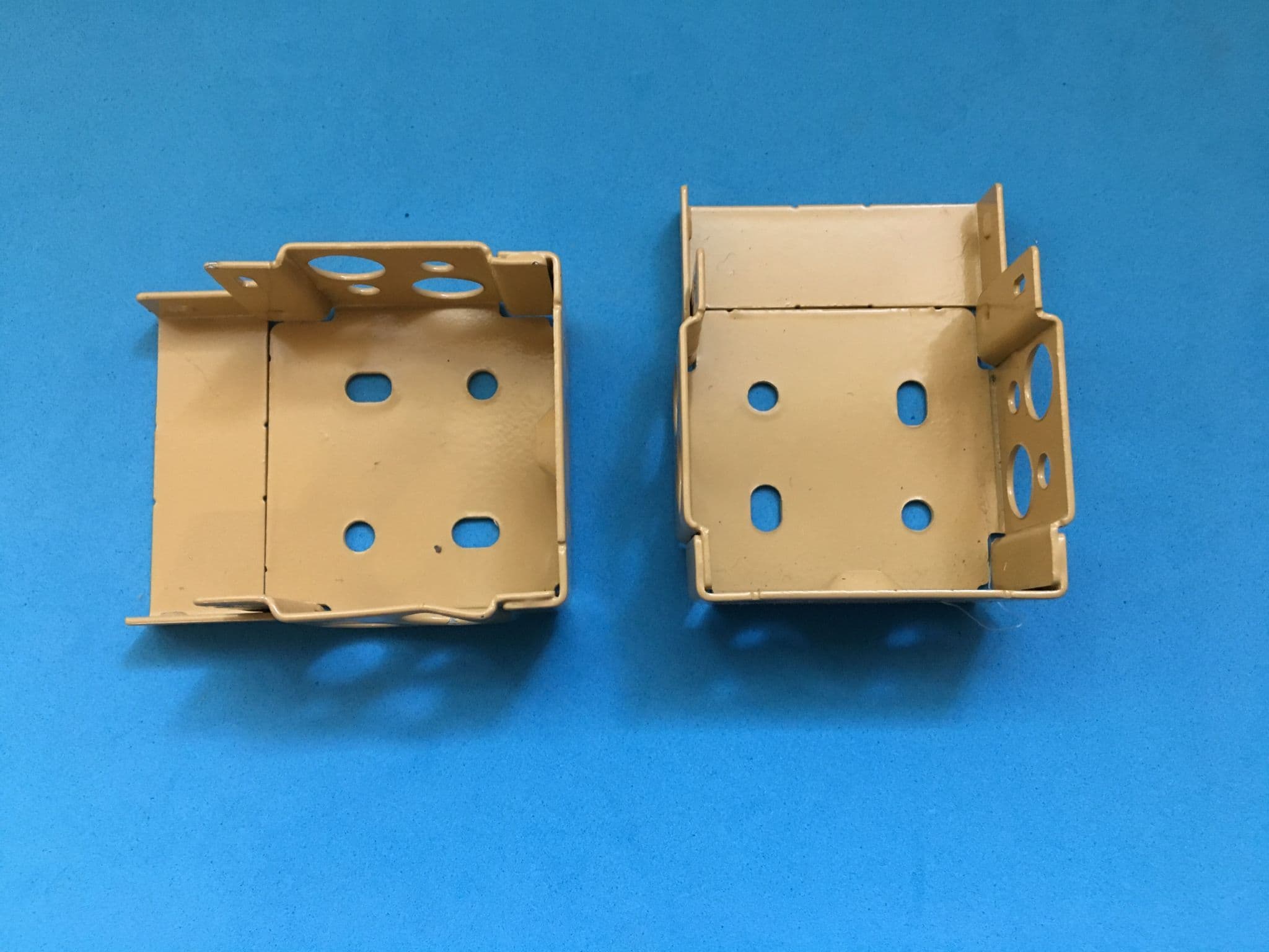 1 PAIR BOX BRACKETS FOR 44MM X 44MM TOP BOX BROWN