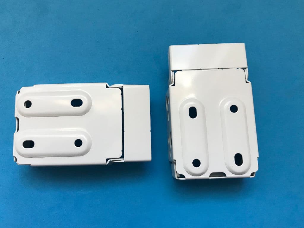 1 PAIR BOX BRACKETS FOR 60MM X 43MM TOP BOX WHITE