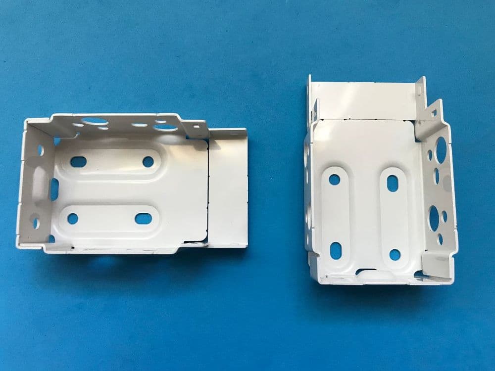 1 PAIR BOX BRACKETS FOR 60MM X 43MM TOP BOX WHITE