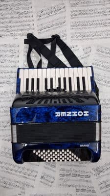 Pre-owned Hohner Bravo II 48 Accordion