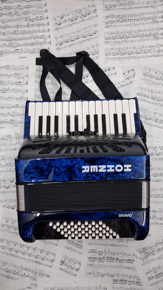 Pre-owned Hohner Bravo II 48 Accordion