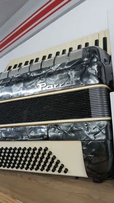 Pre-owned Parrot 96-Bass Accordion