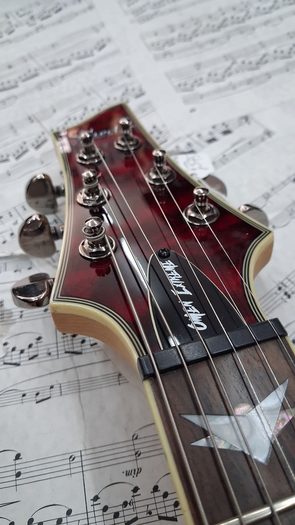 Pre-owned Schecter Omen Extreme-6 Black Cherry