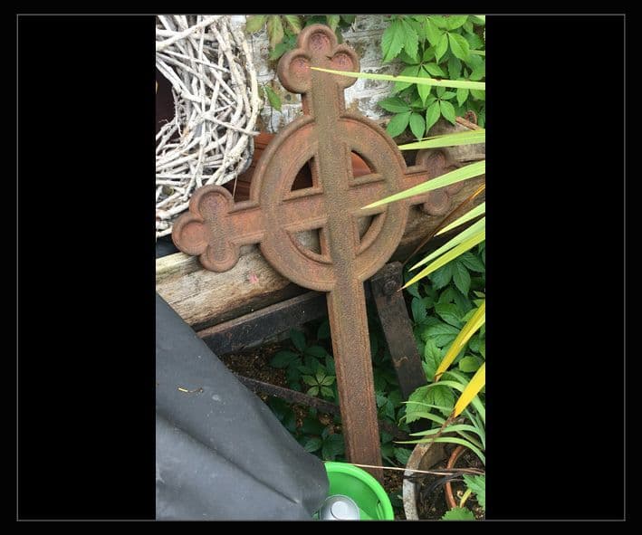 Metal Cross Prop