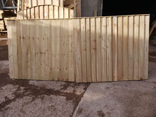 Feather Edge Driveway Gate