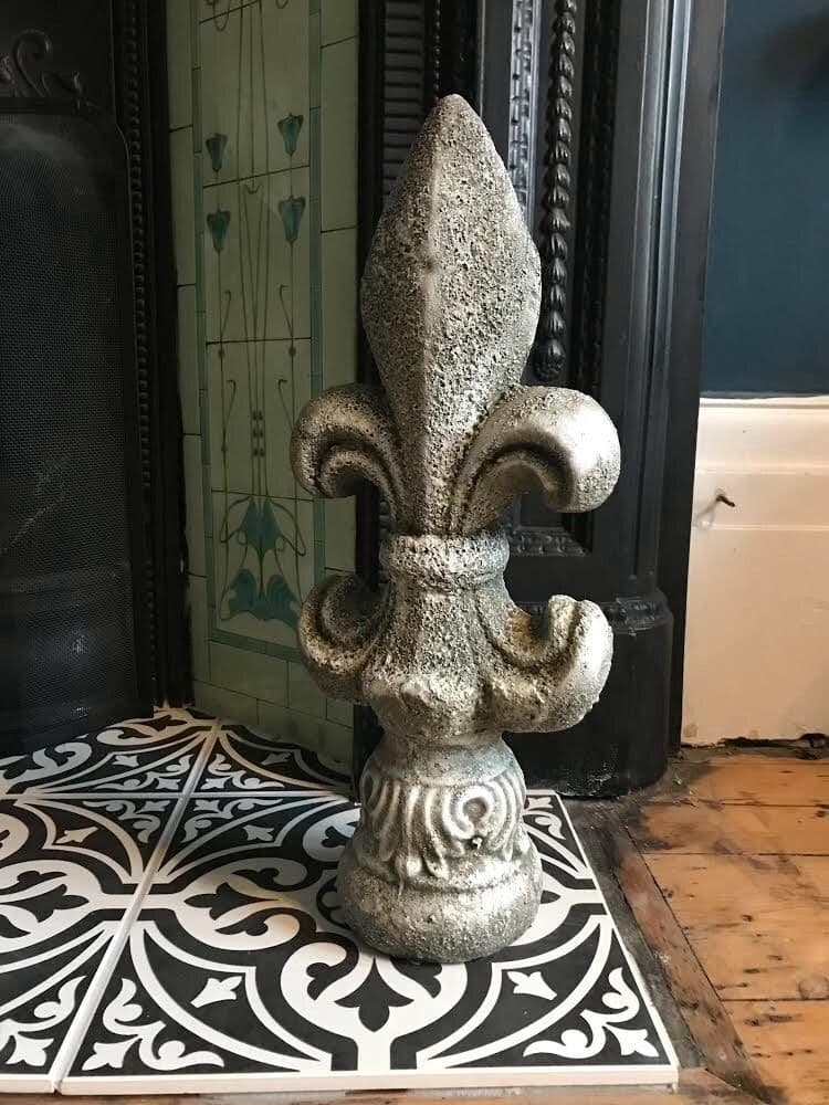 Fleur de Lys antique style stone ornament Lily