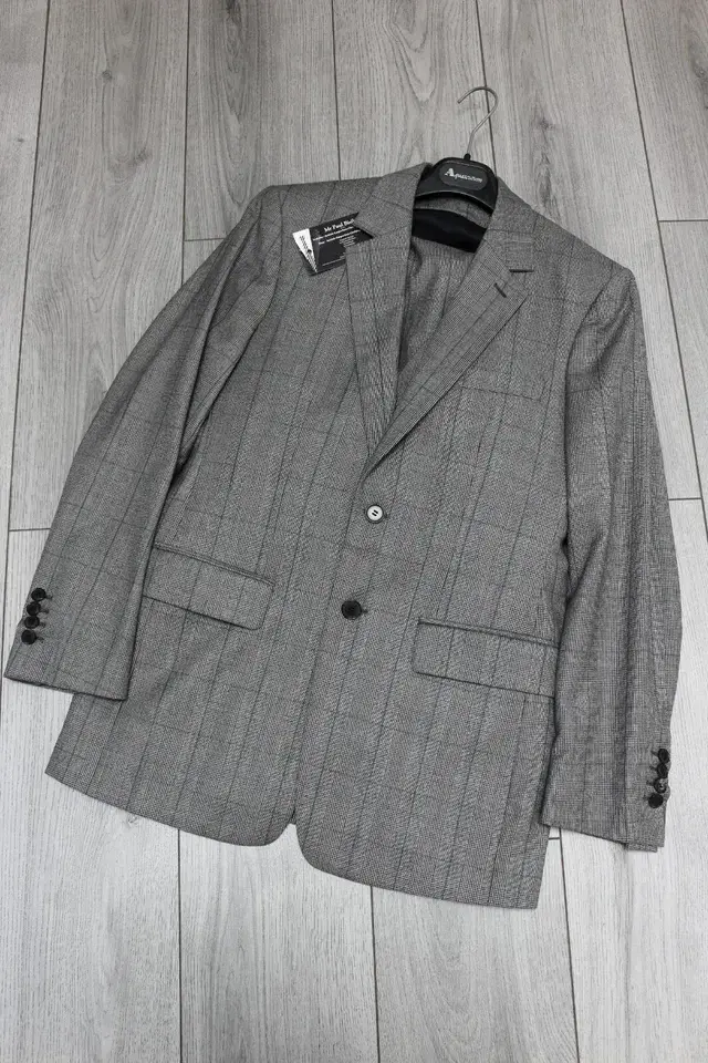AQUASCUTUM 3 Piece Grey Textured soft Wool Suit