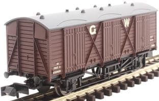2F-014-010 Fruit D Van GWR Brown 2868