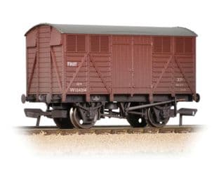 37-754D 12 Ton GWR Fruit Van BR Bauxite (Early) Weathered