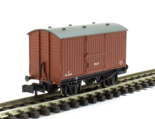 377-985 12T EASTERN VENTILATED FRUIT VAN BR BAUXITE EARLY
