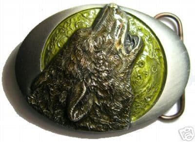 Howliing Wolf Belt Buckle with display stand. Product code: GD3