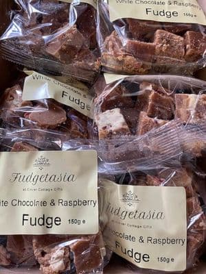 White Chocolate & Raspberry Fudge 150g Bag