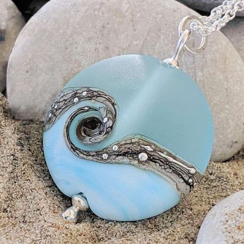 Sea Breeze – Round Pendant Necklace