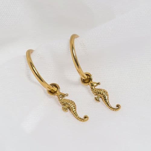 Seahorse Huggy Charm Hoop Earrings – Gold