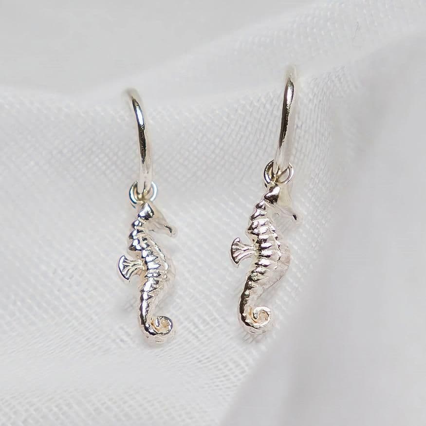 Seahorse Huggy Charm Hoop Earrings – Silver