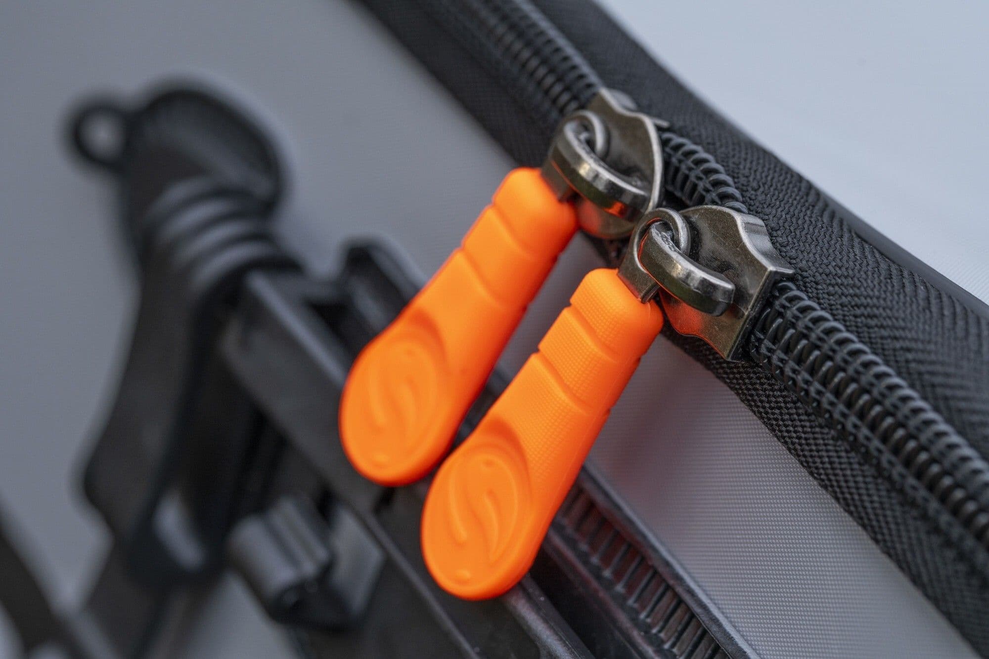 Étui Guru Fusion Q - Pour Matériel De Pêche Au Coup - Organisation Des Hameçons Et Plombs