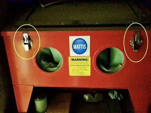 Door Brackets for Bench Top Sand Blast Cabinet