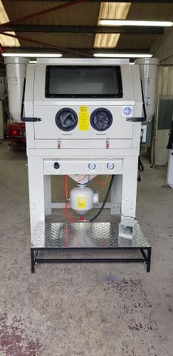 Pressure Blast Cabinet with Twin Extractors PSBC990-2