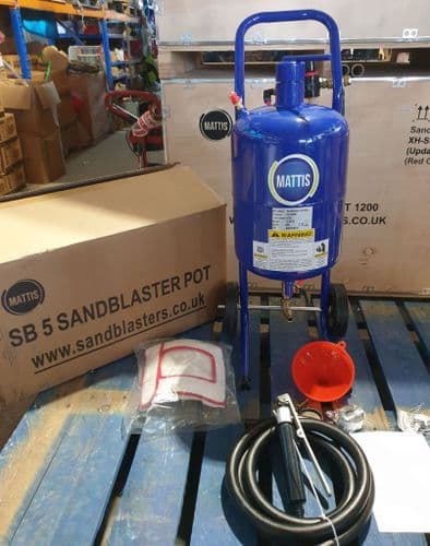Sand Blast pressure Pot. SB5 Grit Blast pot in Blue Small 5g