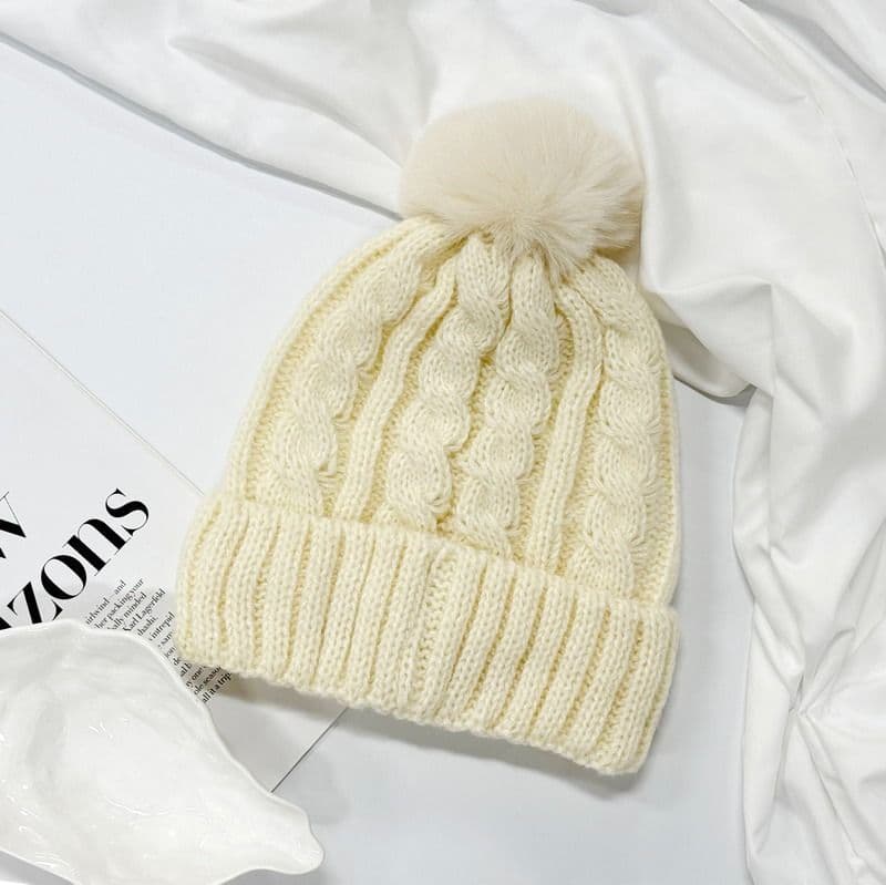 HH2365 BEIGE POM POM - SINGLES
