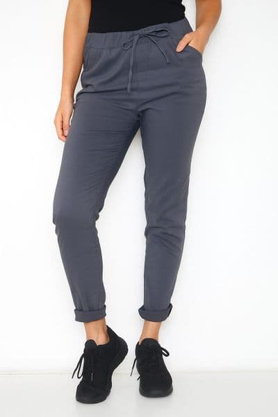 JE03122103/Black Denim Magic Trousers