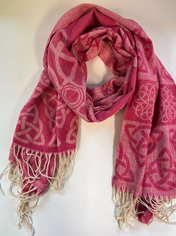 PM4813E CELTIC SCARF -PINK- SINGLES @ £3.95