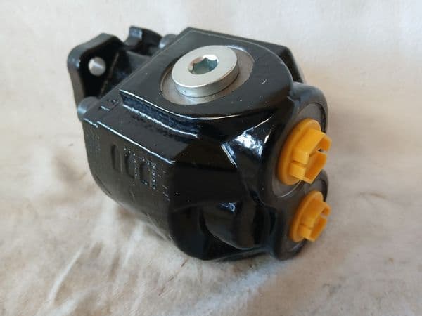 11cc Gear Pump 3 Bolt  Bi Directional - 200BPS01100