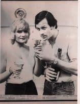 Alex Higgins & Fiance Ireland Snooker Champagne 1979 Press 10x8 Photo