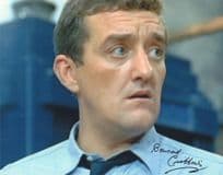 Bernard Cribbins in Dr Who 10x8 Large Hand Signed Photo