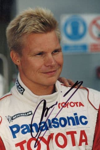 Heikki Kovalainen Renault F1 Grand Prix Large Hand Signed Photo
