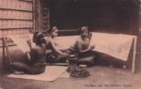 Javaansche Vrouwen Het Batikken Indonesia Ethnic Crafts Old Postcard