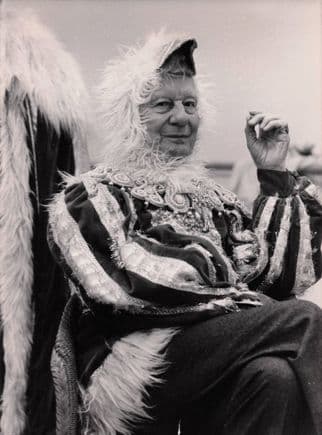 John Gielgud Egg Yolk in The Goose King Pantomime 1984 Large Press Photo