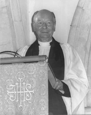 John Gielgud in Why Didn't They Ask Evans Play 10x8 Press Photo