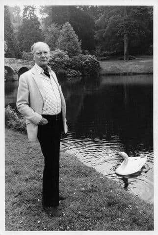 John Gielgud with River Swan at Stourhead Wiltshire 9x7 Press Photo