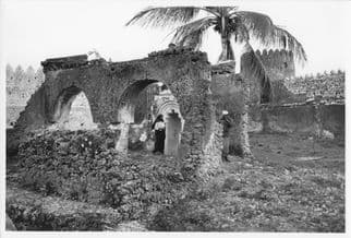 Lady at Siyu Ruins Pate Island Lamu Kenya 9x7 Vintage Africa Press Photo