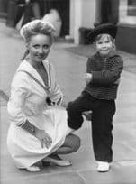 Lulu Launches Freemans 1980s Fashion Catalogue 9x7 Press Photo