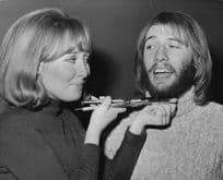 Lulu Maurice Gibb The Bee Gees 1970 Shaving Beard 9x7 Vintage Press Photo